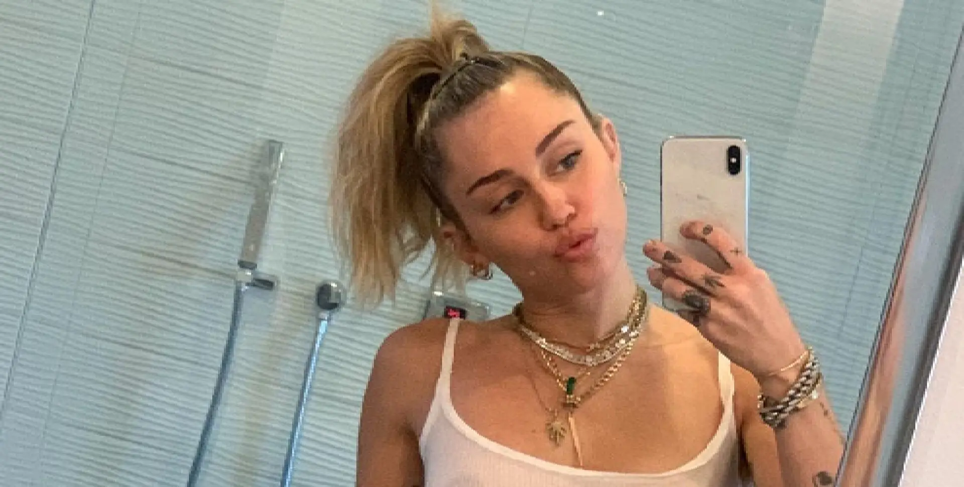 miley cyrus goocheltruc foto