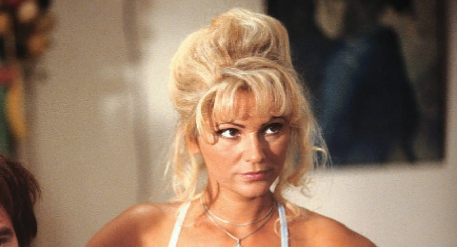 tatjana simic 61 terug in flodder bekijk haar mooiste fotos van toen hier terug