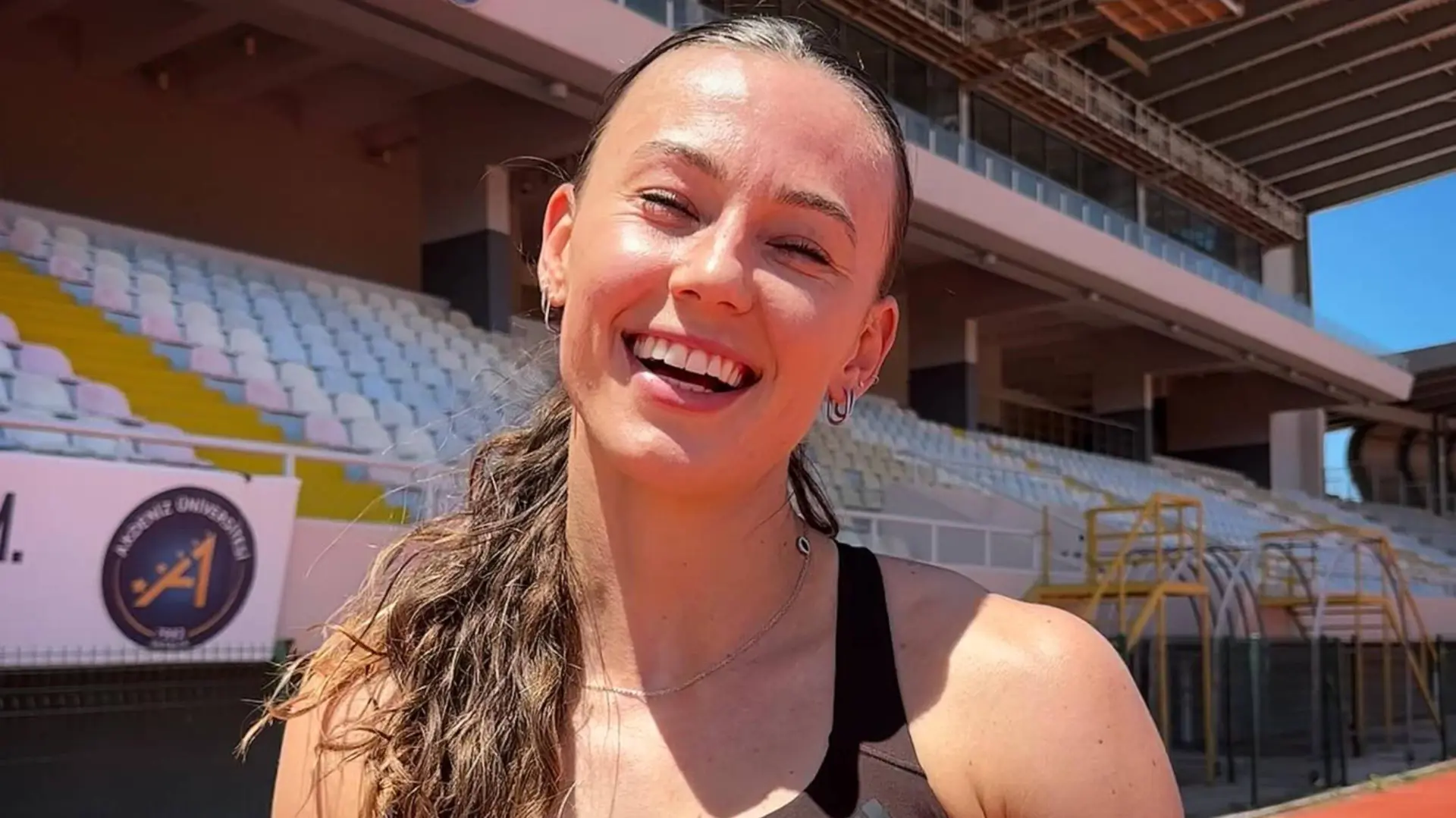 Nadine Visser (18)