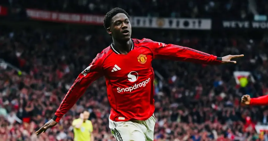 Manchester United midfielder Mainoo
