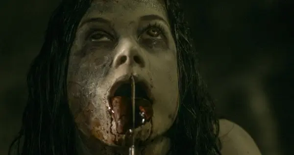 jane levy in evil dead 2013 movie image 21 600x316