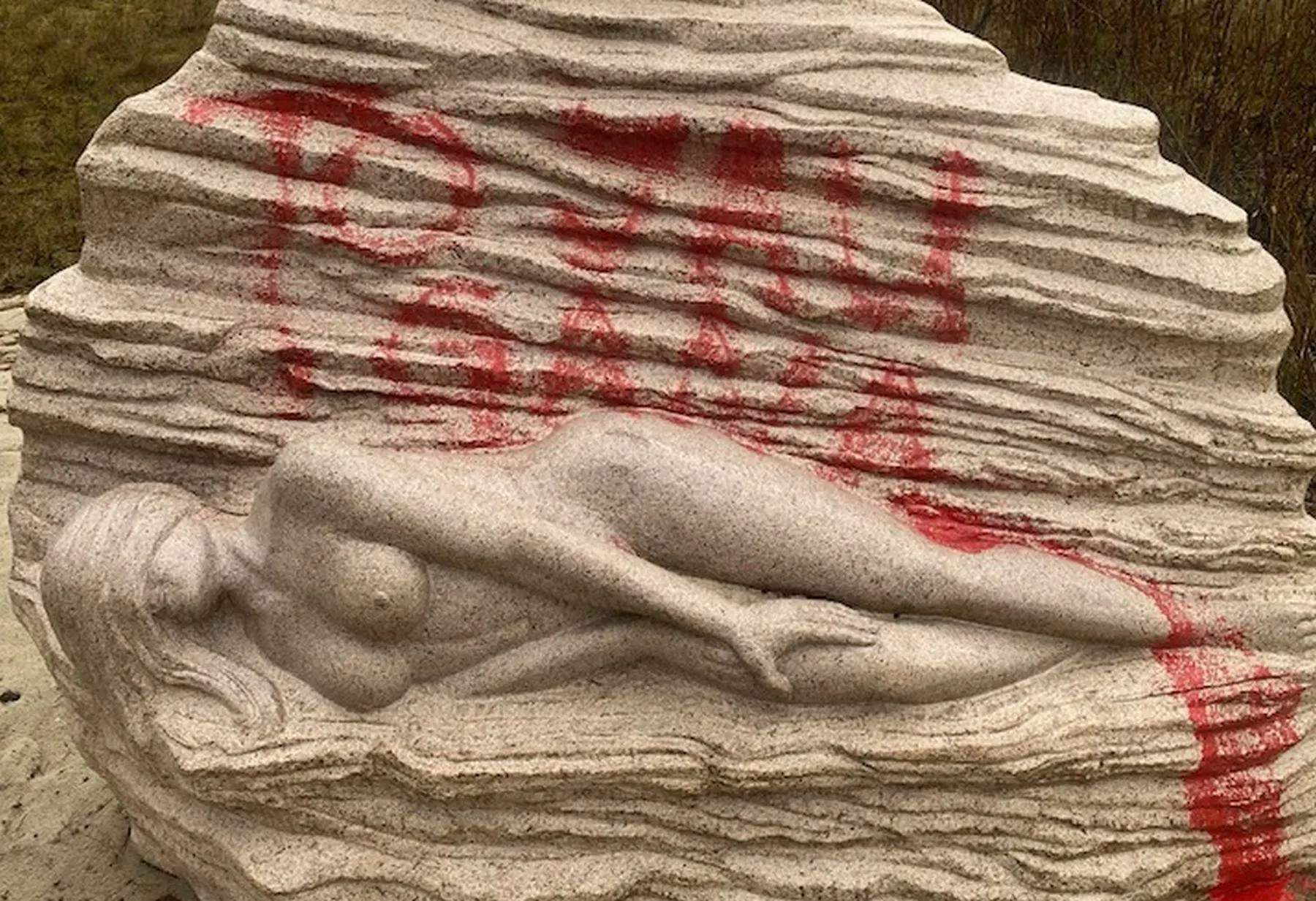 Nidoje išniekinta skulptūra / Skaitytojų nuotr.