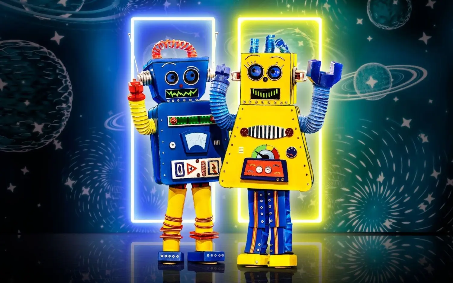 220209ROBOTSVTMMASKEDSINGER
