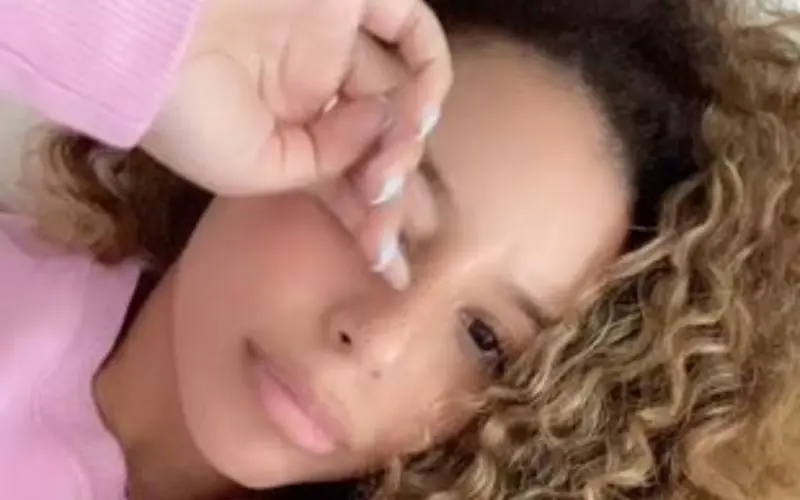 CamilaElleTheMirror