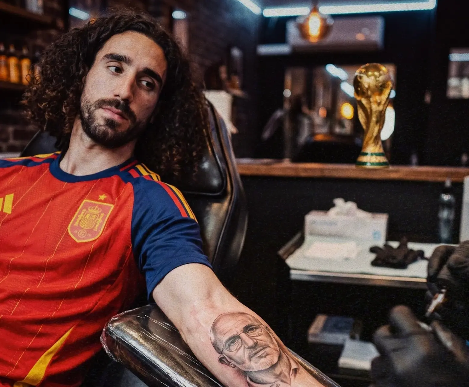 Marc Cucurella tattoo bondscoach De la Fuente
