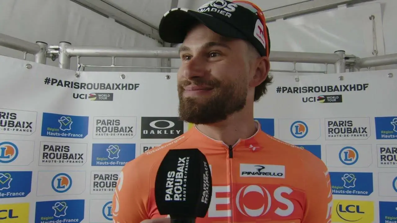 Filippo Ganna en la París-Roubaix 2026