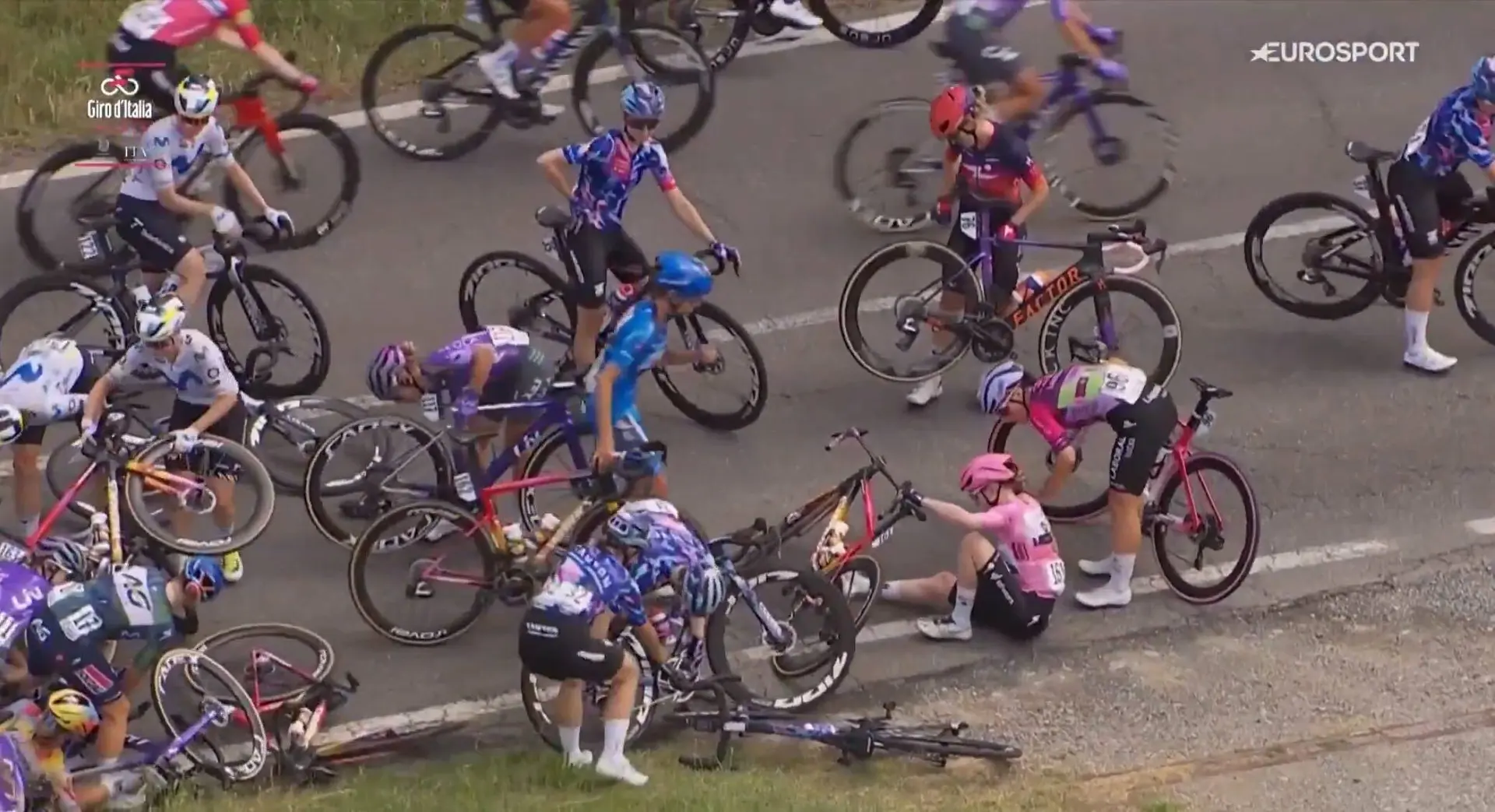 Anna van der Breggen crashed on stage 7 of the Giro d'Italia Women