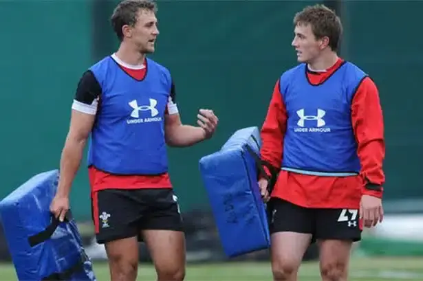 ashley beck goes up against jonathan davies 573636154
