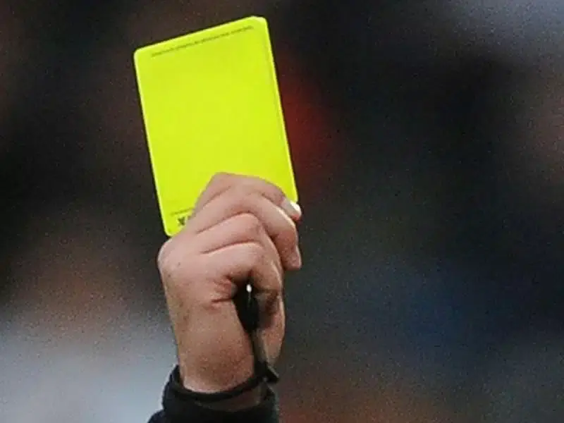 yellow card referee 160zctwmkfww013bdwtvq8ufx1