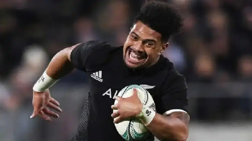 savea to stay in black