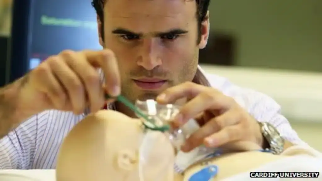 68834191 141010mhcardiffunivheathhospmedics32