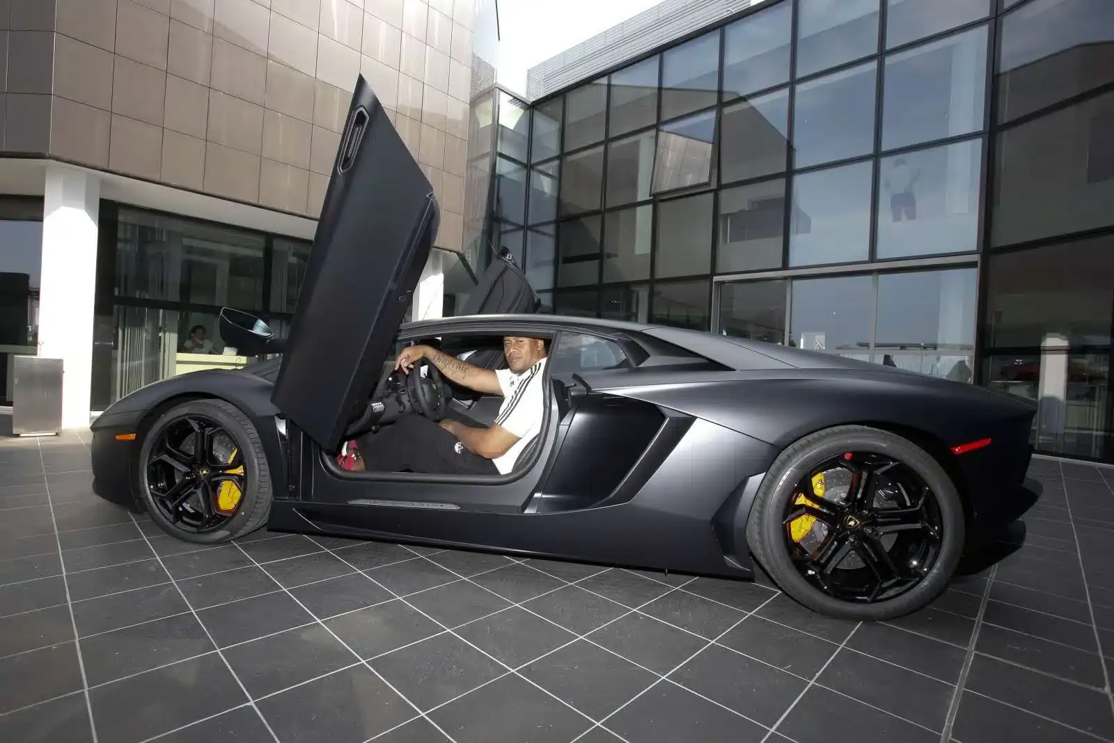 jonah lomu in the driving seat of the new lamborghini aventador