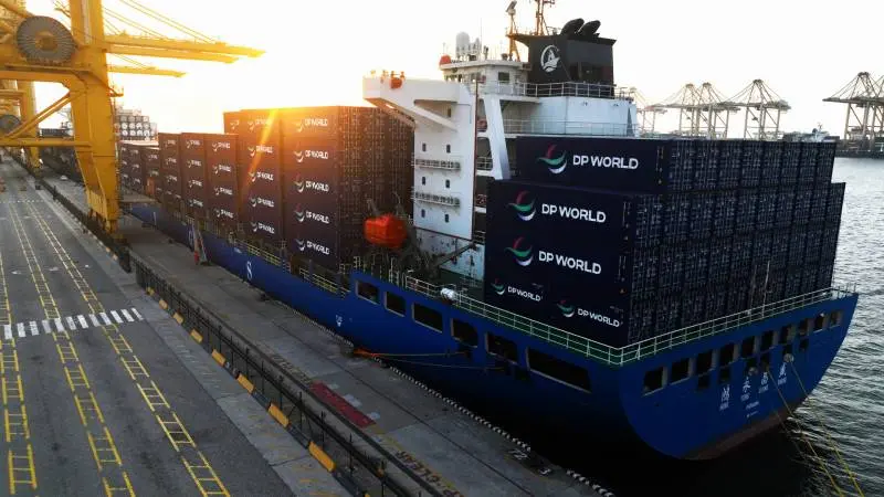 800_01_dpworldvessel