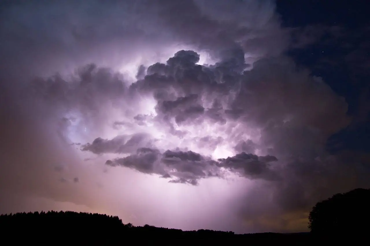 lightning-3183775_1280