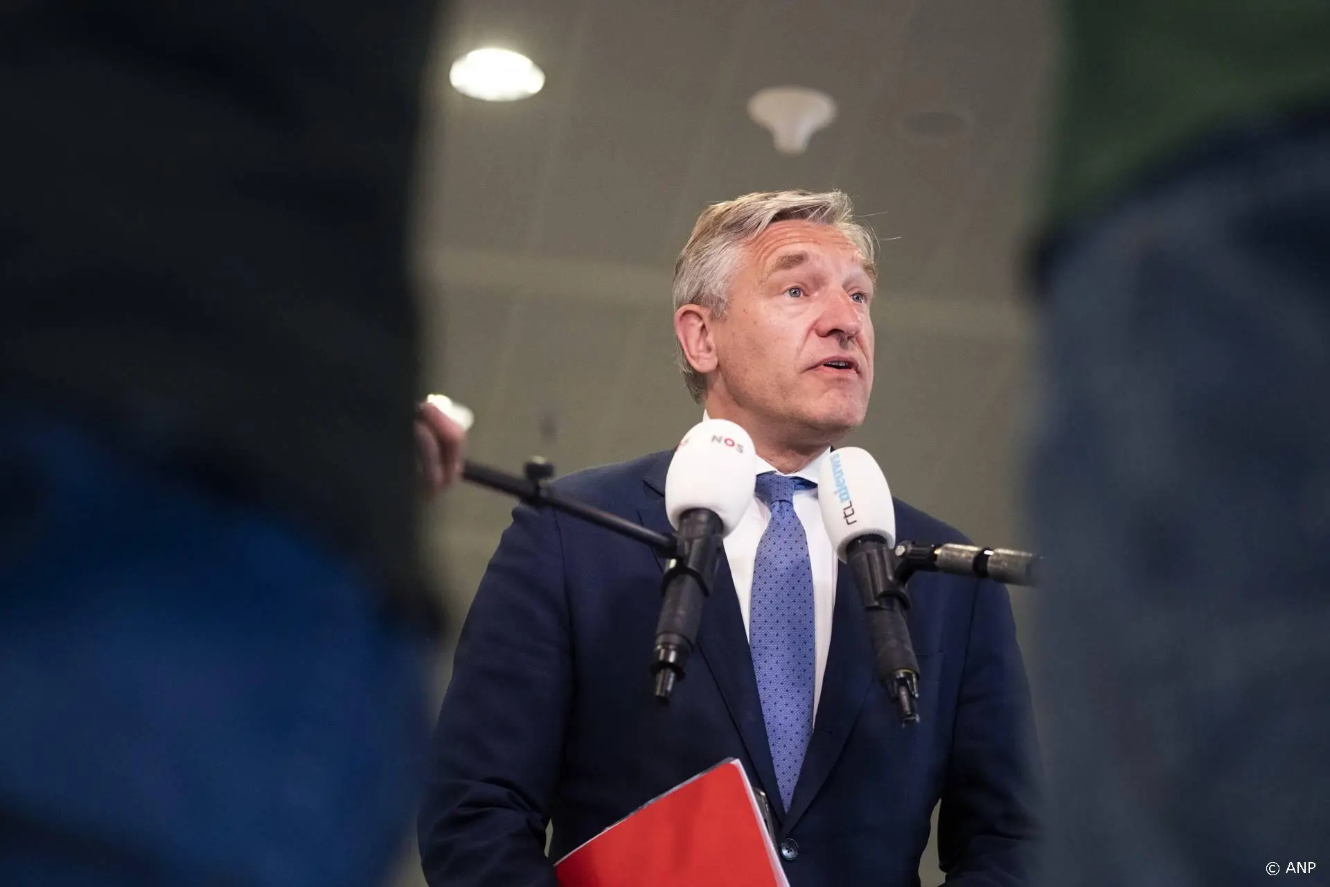 anp121125165 1