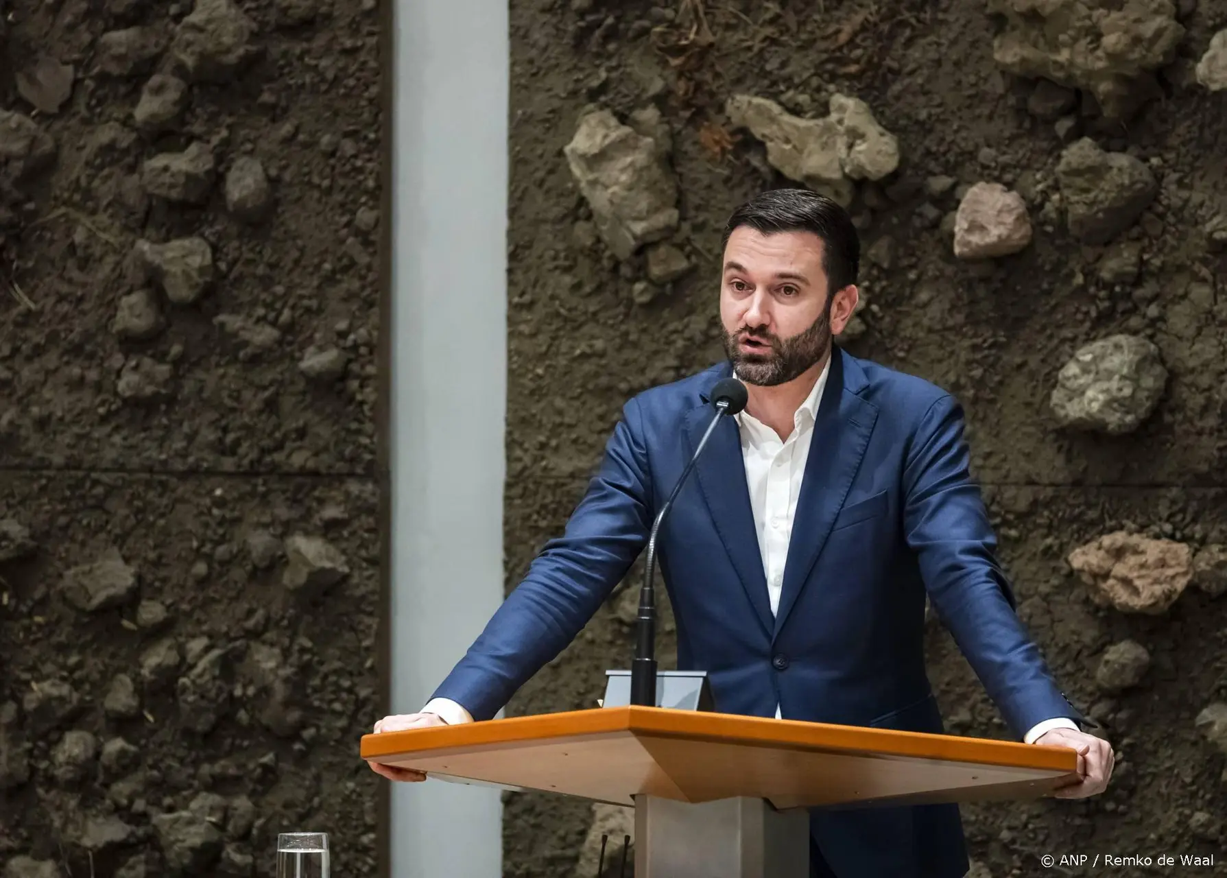 anp040226174 1