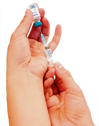 2013 07 03 14 46 50 den haag het vaccin bmr de zogenaamde bmr bof mazelen rode hond prik krijgen kinderen van 14 maanden en op 9 jarige leeftijd een herhaling anp robin van lonkhuijsen