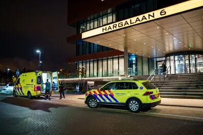 ambulances voor het hotel in schiedam