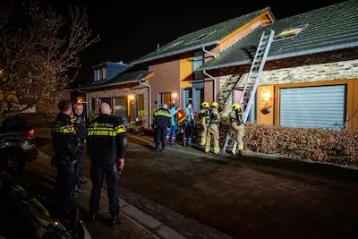 bewoners van een woning aan de zwanebloem in alphen raakten dinsdagochtend onwel