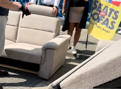de bank op het terrein van seats and sofas