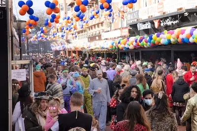 ed20220224 0020 eindhoven carnaval in eindhoven hier op de markt een opdracht