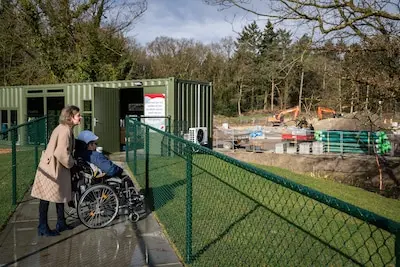 ed20250224 0743 son en breugel op het terrein zonhove van swz zorg wonen kinderen en volwassenen met een ernstig meervoudige beperking deze week wordt gestart met de bouw van nieuwe woningen op de foto bertine van winkel en antonie piek