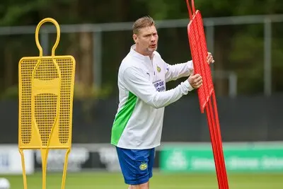 eindhoven 02 07 2024 psv campus de herdgang dutch football eredivisie season 2024 2025 first training psv psv assistent theo lucius before the first training psv