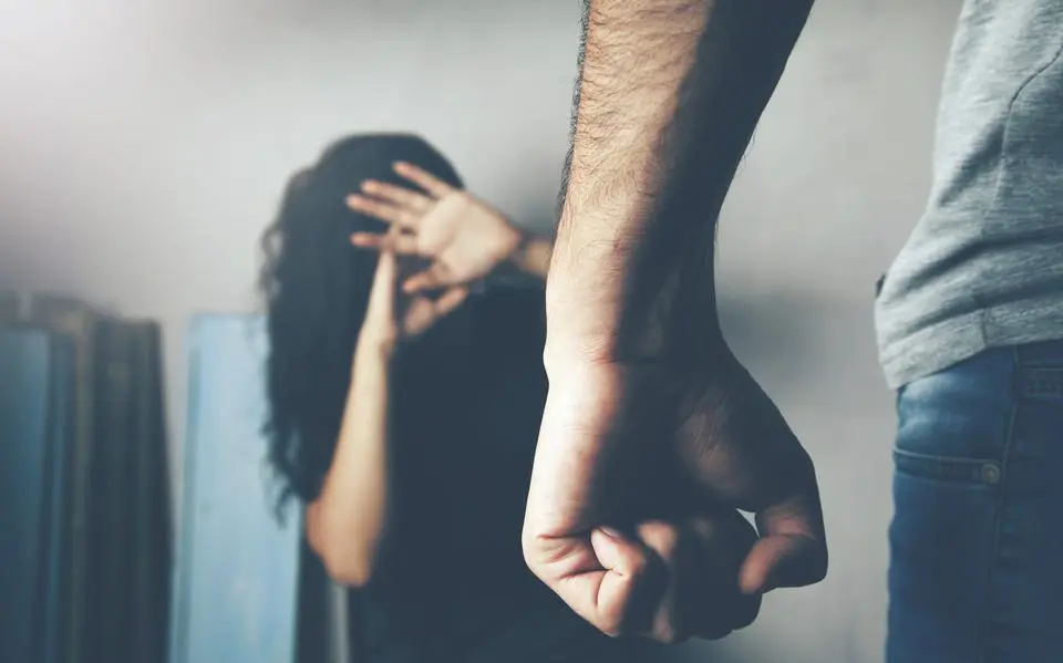 femicide20man20met20vuist