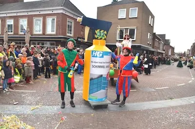 gin zak an met hun act hg doet wat het belooft schimmel weg bij de optocht in asten in 2024