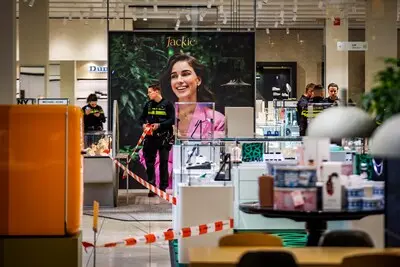 het is niet duidelijk of de dieven iets buit hebben gemaakt in de bijenbkorf