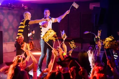 nlbeeld terheijden pix4profs ren schotanus het eindhovense carnavalsduo schorre chef en mc vals treedt op in de gouden leeuw in terheijden een opdracht