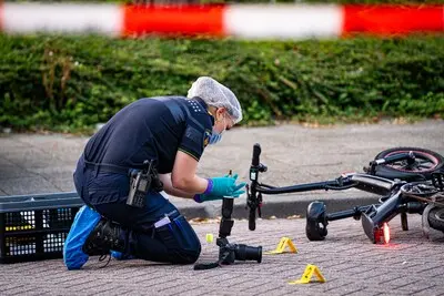onderzoek waarbij man zwaargewond raakte op de sluiskreek in rotterdam