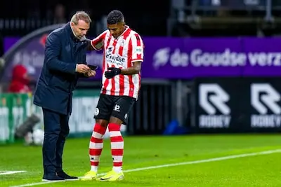 rotterdam 07 12 2024 stadium het kasteel season 2024 2025 football eredivisie match between sparta and nac sparta player patrick van aanholt with an note from sparta trainer coach maurice steijn during the match sparta nac