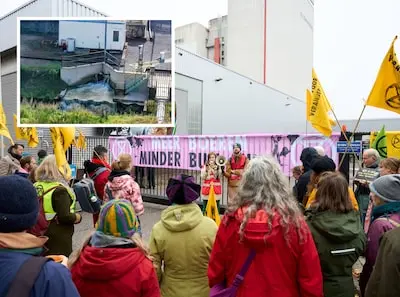 serie afgekocht ed20241107 0010 eindhoven exctinction rebellion voert actie tegen diervoerproducent abz inzet ed20231010 0010 pelt dronefoto geen naamsvermelding lozingen in de eindergatloop door zinkfabriek nyrstar in pelt een opdracht ed