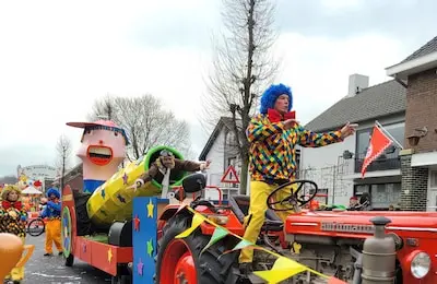 sfeerbeeld van de optocht in mierlo van 2023