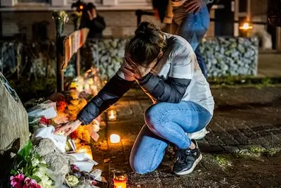 01 03 2025 schiedam stille tocht voor joni 13 slachtoffer van dodelijke steekpartij