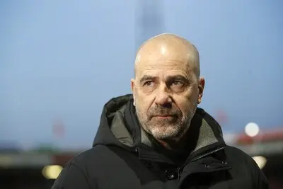 2025 03 01 18 21 22 deventer psv eindhoven coach peter bosz tijdens de nederlandse eredivisie wedstrijd tussen go ahead eagles en psv in de adelaarshorst op 1 maart 2025 in deventer nederland anp bart stoutjesdijk