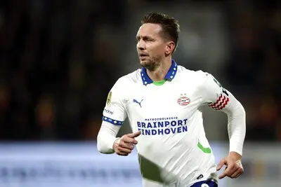 2025 03 01 19 00 04 deventer luuk de jong of psv eindhoven tijdens de nederlandse eredivisie wedstrijd tussen go ahead eagles en psv in de adelaarshorst op 1 maart 2025 in deventer nederland anp bart stoutjesdijk