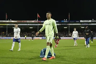 2025 03 01 20 46 02 deventer psv eindhoven goalkeeper walter benitez baalt tijdens de nederlandse eredivisie wedstrijd tussen go ahead eagles en psv in de adelaarshorst op 1 maart 2025 in deventer nederland anp bart stoutjesdijk