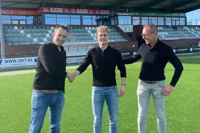 bjarne bakker midden is de nieuwe keeper van achilles veen
