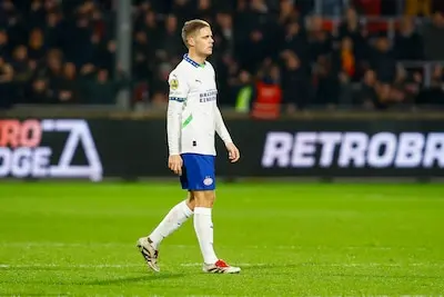 deventer stadium de adelaarshorst 01 03 2025 season 2024 2025 dutch eredivisie psv player joey veerman dejected during the match go ahead eagles psv