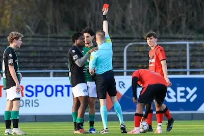dhc vitesse delft 01 03 2025 nouh sialiti van dhc rood na 2x geel