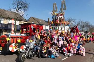 ed20250227 0998 son en breugel brandweer son voor 44e keer in carnavalsoptocht