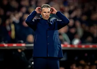 feyenoord nec seizoen 2024 20254 robin van persie met de handen in het haar na een bijna kans foto pim ras