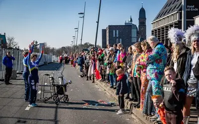 nlbeeld ed20250226 0882 helmond optocht helmond vanaf de kasteel traverse