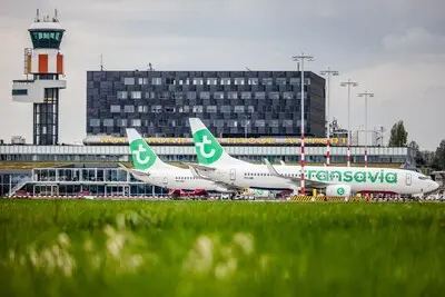 nlbeeld jg20240408 0001 rotterdam een vliegtuig van transavia op de luchthaven rotterdam the hague airport