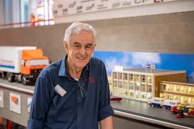 rien gerrits bij de maquette