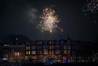 serie afgekocht adr ondanks het vuurwerk verbod word er veel vuurwerk afgestoken in rotterdam hier op het noordereiland foto frank de roo