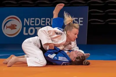 almere netherlands october 22 final amber gersjes of stichting spio joshlyn supusepa during the nederlandse loterij nk judo at topsportcentrum almere on october 22 2022 in almere netherlands photo by jan kruijdenberg orange pictures