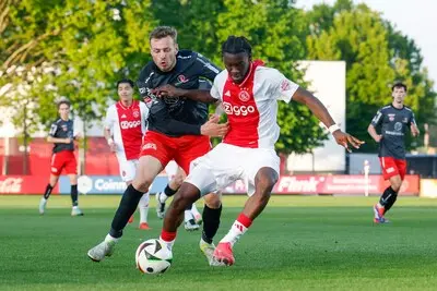 amsterdam 28 04 2025 sportpark de toekomst dutch keuken kampioen divisie football season 2024 2025 match between jong ajax and helmond sport jong ajax player don angelo konadu and helmond sport player enrik ostrc